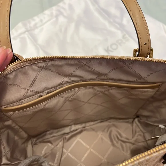 Michael Kors Camel Jet Set Item Tote Medium east west Top Zip